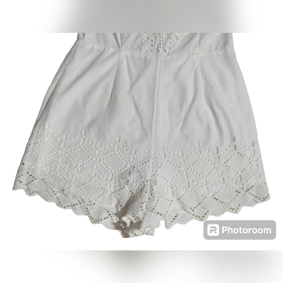 BP. White romper embroidered strappy back scalloped lace size M - Picture 4 of 14